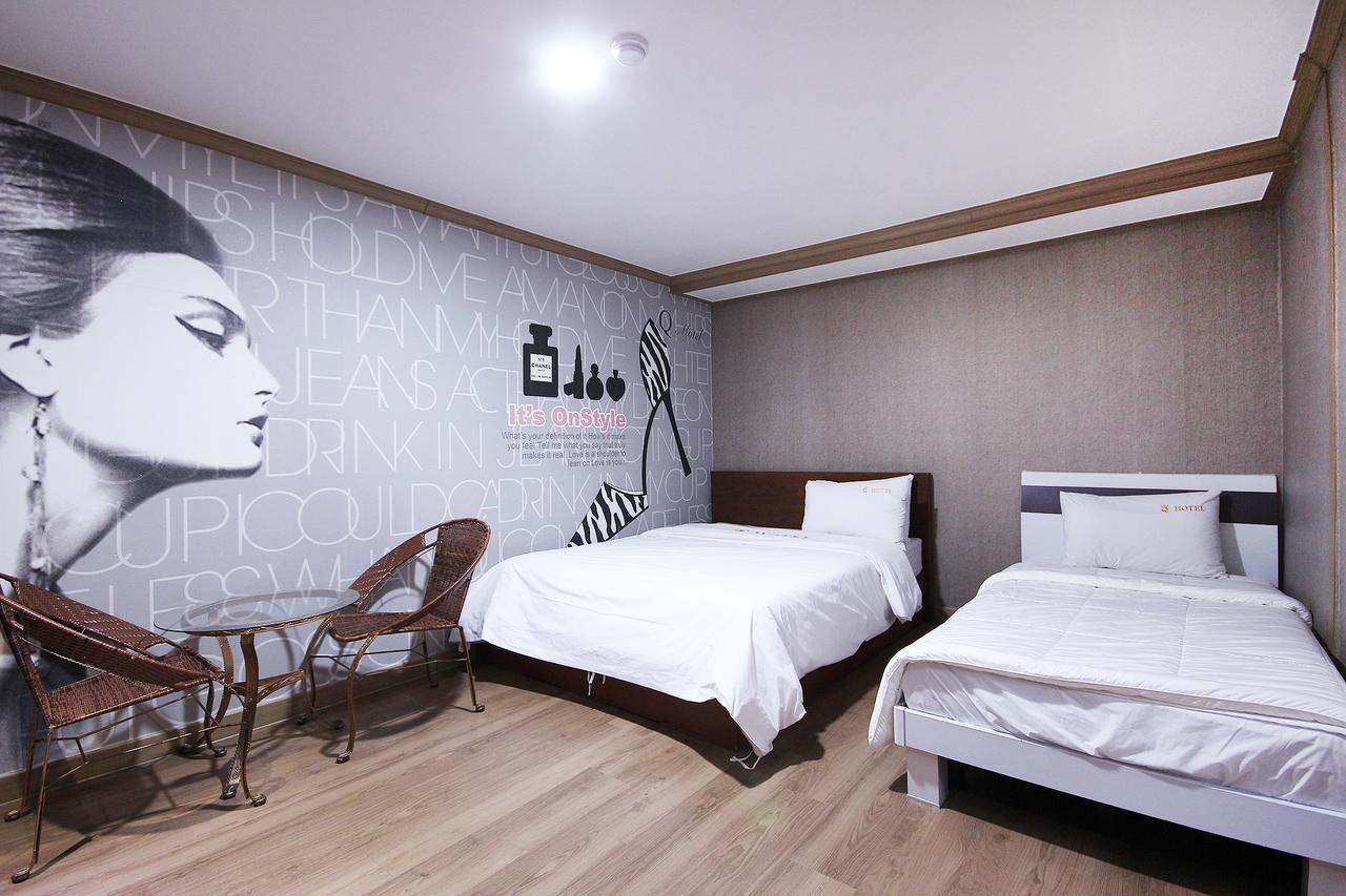 Happy Q Motel Andong Bagian luar foto