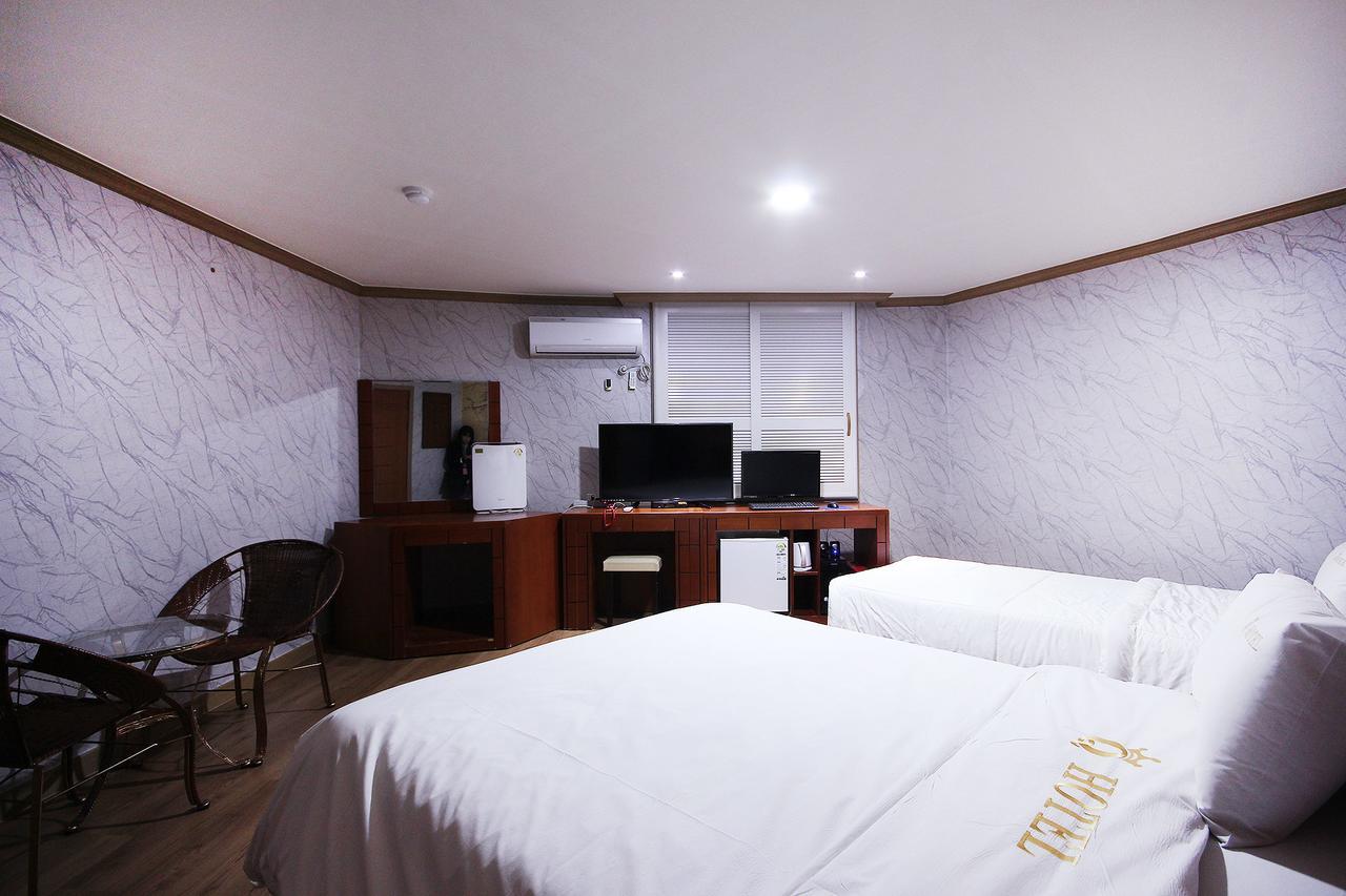 Happy Q Motel Andong Bagian luar foto